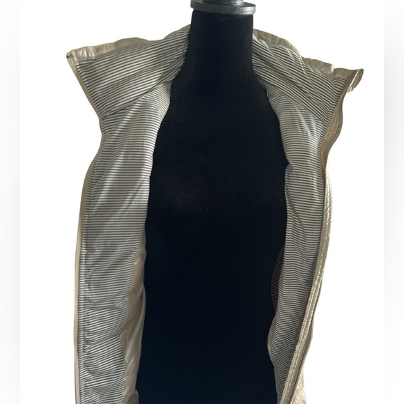 Calvin Klein Metallic Gold Down
Feather Puffer Vest Full Zip Quilt Women - Picture 8 of 10